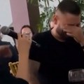 (Video) Darko Lazić završio u suzama: Folker doživeo emotivni slom na veselju: Čvrsto grli majku i plače