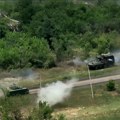 Direktan okršaj ruskih i ukrajinskih tenkova: Mahnito pucali jedni na druge, dim kulja na sve strane (video)