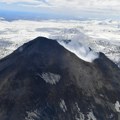 Vulkan na Kamčatki u Rusiji izbacio pepeo u visinu do pet kilometara