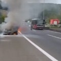 Buktinja u centru grada! Vatrena stihija nasred Užica progutala automobil