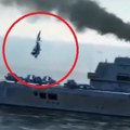 Snimak uništenja američkog F/a-18 Super horneta Izbegavao direktnu vatru pa udario u nosač aviona, vojnici skakali da spasu…