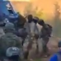 Jedanaest vojnika poginulo u zasedi, napale ih zveri iz šume! Na njih bačene bombe (video)