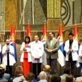 Vučić uručio ugovore o radu najboljim diplomcima medicinskih fakulteta i škola