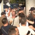 Sukob građana sa policijom na protestu u Valjevu ispred tužilaštva
