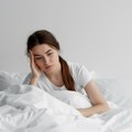 Opasnost vreba iz kreveta Doktor upozorava: Izbacite ovo iz sobe odmah, uništava vam zdravlje, mozak i hormonski balans!