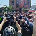 Pripreme za današnjii protest u NS: Policija zauzima pozicije, postavljaju se nove kamere...