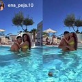 (Foto) Peja je diže uvis, a ona u ubitačnom kupaćem: Ena se na Kipru baškari sa Zlatinim sinom, njene obline sevaju