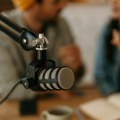Veštačka inteligencija preuzima i podkaste: Raste zabrinutost u industriji