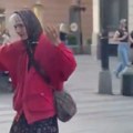 Hrani se u narodnoj kuhinji, a pomaže mladima na ulici: Snimak Vesne Pećanac iz Knez Mihailove rasplakao Srbiju