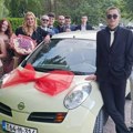 Maturanti oduševili razrednu Danijelu originalnim poklonom: Čitav region priča o ovome!