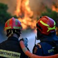 Požar na Atici na tri fronta: Grčki vatrogasci upozoravaju da slede kritični sati