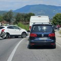 (Foto) Beograđanin ostao bez oba točka! Saobraćajna nesreća u Velikoj Župi: Pazite, ovo je rizična deonica na putu ka primorju…