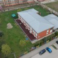 Uređenje dvorišta vrtića u Veterniku „Roda” dobija ljuljaške, klackalice, vrteške