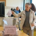 Ugljanin glasao u pratnji supruge na biračkom mestu 96