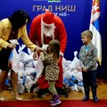 Град поделио пакетиће деци чији су родитељи чланови борачких удружења и деци из Дома “Душко Радовић”