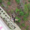 Луда срећа: Тинејџер пао у кањон дубок 120 метара, прошао само са огреботинама