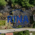 Gust dim prekrio naselje, jedva se diše: Veliki požar izbio u čačanskom naselju Ljubić, izgorelo preko 15 ari niskog…