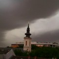 Munje paraju nebo nad suboticom: Nadvili se crni oblaci, oglasio i RHMZ: Evo kakvo vreme nas očekuje do kraja večeri (video)
