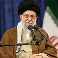 Iran: Hamnei sa porodicama pripadnika službi bezbednosti poginulih u napadu Izraela