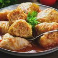 Sarma od kiselog kupusa – provereni recept za omiljeno zimsko jelo svih generacija