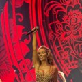 (Video) Zlatna haljina sa lančićima i resama: Vreli ples Tee Tairović u Areni u Zagrebu: Kad zanjiše kukovima tlo se trese