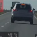 Nasilnička vožnja kod Kikinde: Presretač zaustavio vozača koji je bez dozvole jurio 205 km/h (VIDEO)