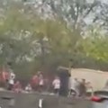 Jeziva saobraćajna nesreća, prevrnuo se autobus sa navijačima na autoputu!