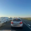 Usporen saobraćaj ka Novom Sadu kod isključenja za Inđiju