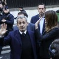 „Бивши француски председник је патио и жели да то ви знате“: Политицо сатирично о затворским мемоарима Саркозија