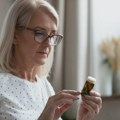 Два витамина која најчешће недостају старијима од 50 година и како да препознате мањак