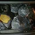 Velika zaplena kod Paraćina: U automobilu pronađeno 140 kilograma duvana (foto)