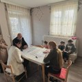 Samohrana majka sa sedmoro dece moli za pomoć, žive samo od dečijeg dodatka