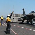 Драма у француској поморској бази! Избио пожар на носачу авиона "Шарл де Гол", ватрогасци хитно реаговали