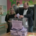 Посланички кандидат Едис Дургутовић гласао на бирачком месту број 49