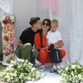 (Foto) iznenađenje za 50.: Rođendan Ceca Ražnatović sa malim Željkom izašla iz vile i od sreće bila van sebe