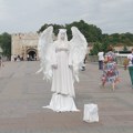 Perofrmans nasred tvrđavskog mosta: Nišlije slikale selfije sa "belim anđelom"