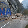 Drama kod Prijepolja, samo pukom srećom izbegnuta tragedija: Ogromno kamenje survalo se na kolovoz, put ka graničnom prelazu…