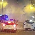 Ovako je izgoreo auto poznatog srpskog glumca Najnoviji detalji incidenta u Novom Beogradu, vatra u mercedesu buknula tokom…