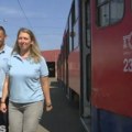 Srećkovići su par iz školske klupe, a danas zajedno voze tramvaje u Beogradu! Ovako se pozdravljaju na poslu, a istim…