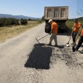 Da li su rupe, koje postoje mesecim, krpljene zbog gradonačelnika?