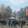 Vukovci u Čačku odbili da se rukuju sa gradonačelnikom (VIDEO)