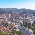 Ana ima najlepše dvorište na teritoriji Užica: Prepuno cveća i neobičnih ukrasa (foto)