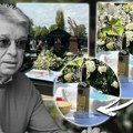 Ovaj detalj na grobu Saše popovića niko nije primetio: Monasi poslali flašu osvećenog crnog vina punog simbolike: Otkrivamo…