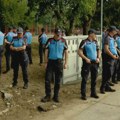 Blok 45 prepun "Belih": Komunalni policajci došli da čuvaju razvodne kutije i nelegalne radove