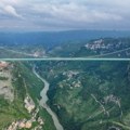 Kina otvorila najviši most na svetu: Prelazak traje minut, a pogled oduzima dah! Kafić na neverovatnih 800 metara visine…