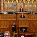 Parlament Mađarske produžio vanredno stanje za još šest meseci