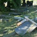 Obeležene Duhovne zadušnice u Južnoj Mitrovici Protojerej Janković: "Oni koji su rušili naša groblja, sebe su srušili"…