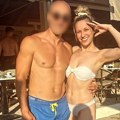 Рада Манојловић у загрљају мишићавог ђасе! Певачица се скинула у бели бикини, а на лицу нема ни трунку шминке: Објавила фотку…