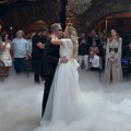 Poznati muzičar stao na ludi kamen! Na svadbi mu pevala Aleksandra Radović, prvi ples oborio sve s nogu (foto/video)