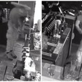 (Video) Snimak krađe u kafiću nasmejao Novosađane! Lopov pokušavao da se sakrije od kamere, a onda napravio potez za pamćenje…